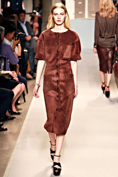 Look 19